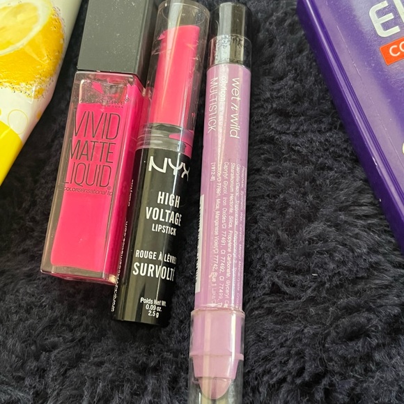 Loreal shampoo and lipstick bundle - Picture 4 of 6